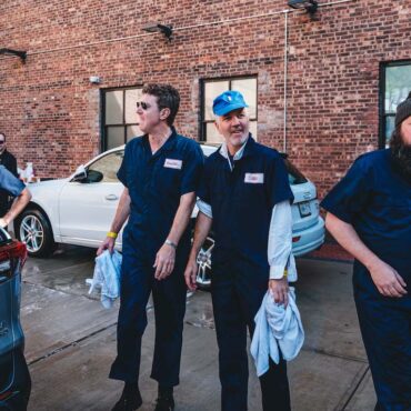 the-walkmen-wash-fans’-cars-before-final-us-show-in-brooklyn