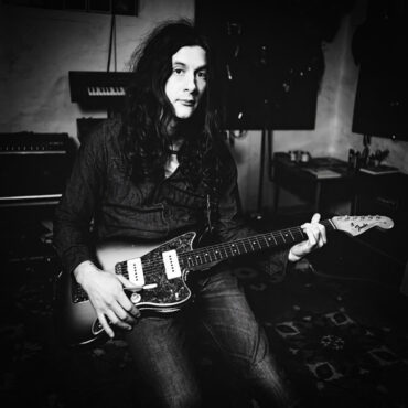 kurt-vile-announces-new-ep-and-tour,-shares-video-for-new-song-“another-good-year-for-roses”