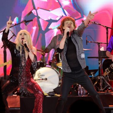 lady-gaga-performs-with-the-rolling-stones-at-album-release-show:-watch