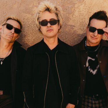 green-day-announce-album,-share-video-for-new-song-“the-american-dream-is-killing-me”:-watch