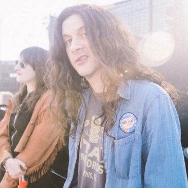 kurt-vile-releases-new-cover-of-chastity-belt’s-“this-time-of-night”:-listen