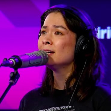 watch-mitski-sing-her-top-40-hit-“my-love-mine-all-mine”-in-studio-for-siriusxmu