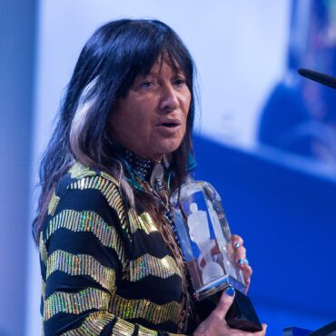 cbc-releases-report-questioning-buffy-sainte-marie’s-claims-to-indigenous-heritage