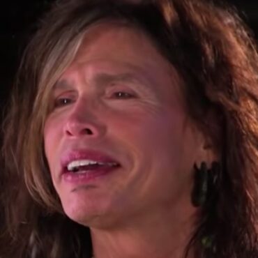 steven-tyler-first-photo-after-health-scare-revealed