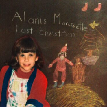 alanis-morissette-covers-wham!’s-“last-christmas,”-stars-in-gap-holiday-campaign