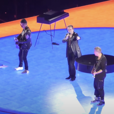 watch-u2-perform-“seconds”-for-the-first-time-since-1985