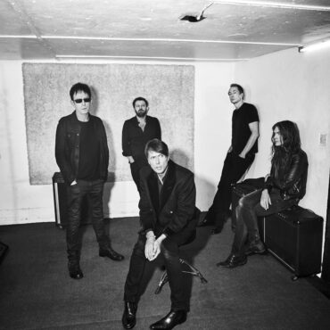 suede-share-new-song-“the-sadness-in-you,-the-sadness-in-me”-from-“autofiction”-deluxe-edition