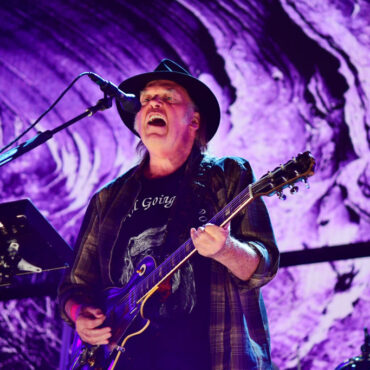 neil-young-&-crazy-horse-apparently-played-a-billionaire’s-private-party