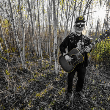 j-mascis-announces-new-album,-shares-star-studded-video-for-new-song-“can’t-believe-we’re-here”