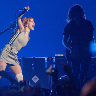 watch-paramore-perform-“thick-skull”-live-for-the-first-time-in-auckland