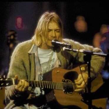 nirvana-recorded-its-“mtv-unplugged”-episode-30-years-ago-today