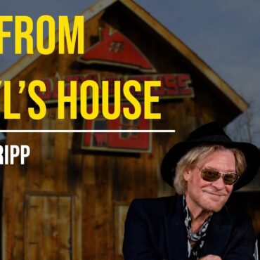 watch-robert-fripp-&-daryl-hall-reunite-for-live-from-daryl’s-house