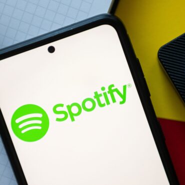 spotify-officially-announces-new-policy-for-royalty-payouts,-“artificial”-streams,-and-“functional-noise”