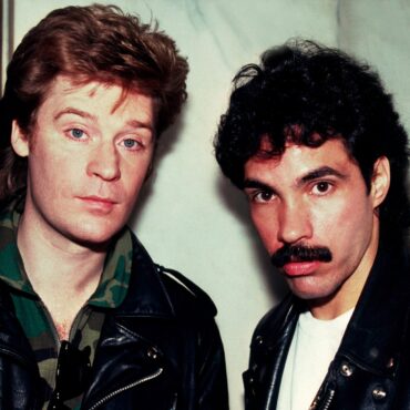 daryl-hall-sues-john-oates