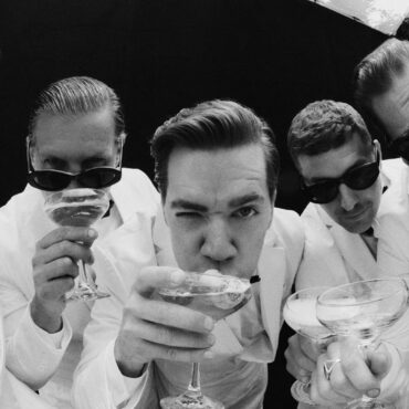 the-hives-issue-call-for-cover-bands,-say-they’re-franchising-live-shows