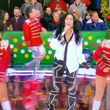 watch-cher-close-out-macy’s-thanksgiving-day-parade