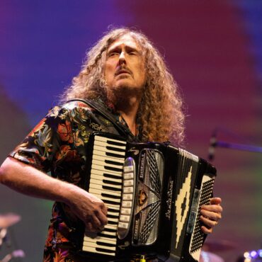 watch-“weird-al”-yankovic-diss-spotify-payouts-in-his-year-end-wrapped-video-for-spotify