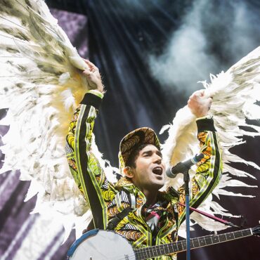 sufjan-stevens-finally-drops-his-yule-log-video:-watch