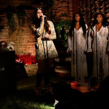 lana-del-rey-covers-“unchained-melody”-for-christmas-at-graceland-special:-watch