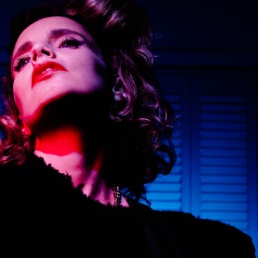 anna-calvi-releasing-peaky-blinders-soundtracks,-shares-new-song:-listen