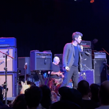 watch-dinosaur-jr.-bring-out-hamilton-leithauser-&-isaac-brock-in-brooklyn