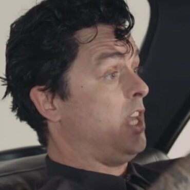 billie-joe-armstrong-humiliates-green-day-hater