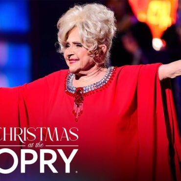 watch-brenda-lee-sing-her-current-#1-hit-“rockin’-around-the-christmas-tree”-on-christmas-at-the-opry