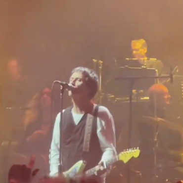 watch-johnny-marr-perform-the-smiths-hits-with-a-30-piece-orchestra