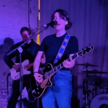 watch-muncie-girls-play-farewell-show-in-manchester