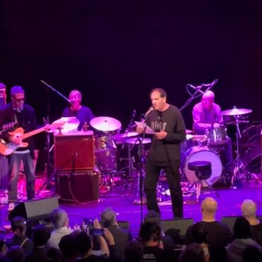 watch-yo-la-tengo-&-the-feelies-cover-the-velvet-underground-&-bob-dylan-in-nyc