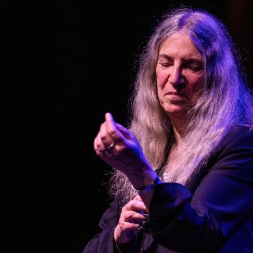 patti-smith-cancels-shows-after-being-hospitalized