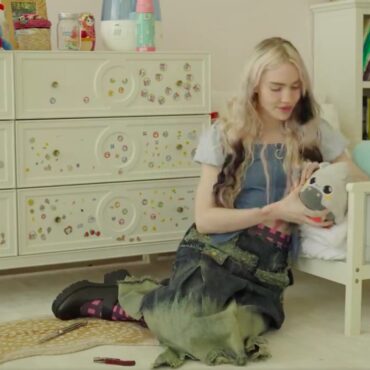 grimes-unveils-grok,-an-ai-children’s-toy-unrelated-to-elon-musk’s-grok