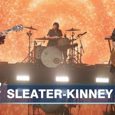 watch-sleater-kinney-blast-through-“say-it-like-you-mean-it”-on-kimmel