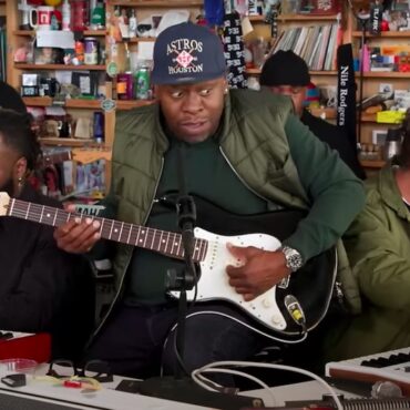 watch-scarface-play-guitar-in-his-gorgeous-tiny-desk-concert