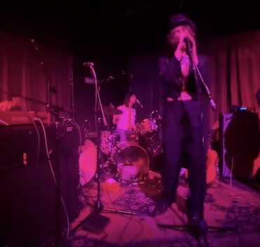 watch-foxygen-reunite-for-surprise-set-in-la