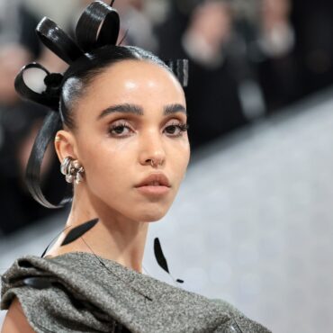 fka-twigs’-calvin-klein-ad-banned-in-united-kingdom-for-objectifying-women