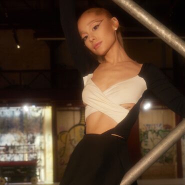 listen-to-ariana-grande’s-new-song-“yes,-and?”