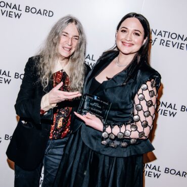 patti-smith-honors-killers-of-the-flower-moon’s-lily-gladstone-at-national-board-of-review-gala