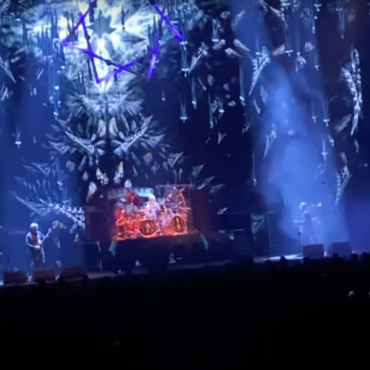 watch-tool-play-“flood”-for-the-first-time-in-13-years