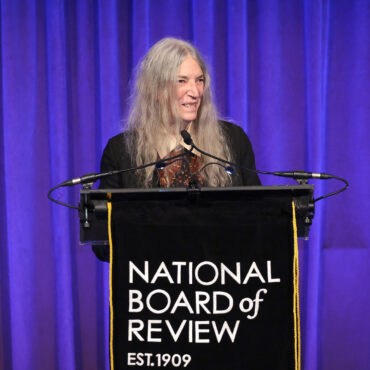 patti-smith-honors-killers-of-the-flower-moon’s-lily-gladstone-at-national-board-of-review-gala