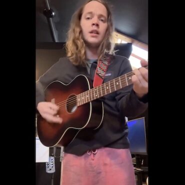 billy-strings-writes-song-about-fan-wanted-by-tulsa-police-for-stealing-a-taylor-swift-poster