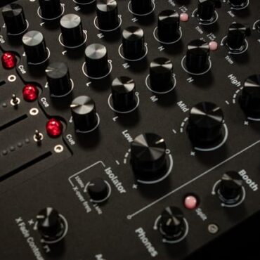 union-audio-elara.4-mixer-review:-unleashing-analog-elegance