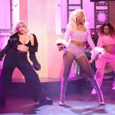 renee-rapp-and-megan-thee-stallion-perform-“not-my-fault”-on-saturday-night-live:-watch