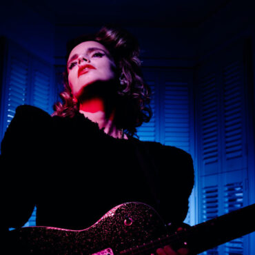 anna-calvi-–-“miquelon”