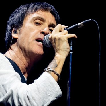 johnny-marr-condemns-trump-for-playing-the-smiths-at-rallies:-“consider-this-shit-shut-right-down”