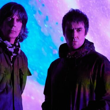 oasis’-liam-gallagher-and-the-stone-roses-john-squire-detail-debut-album-and-tour,-share-new-song:-listen