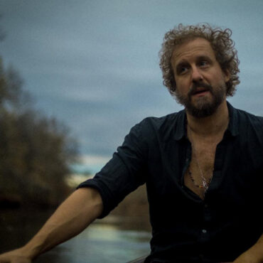 phosphorescent-announces-new-album,-shares-video-for-title-track-“revelator”