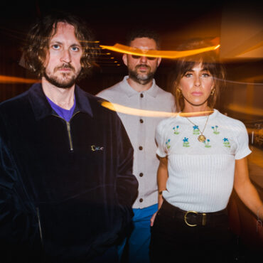 the-zutons-share-video-for-first-new-single-in-16-years-–-“creeping-on-the-dancefloor”