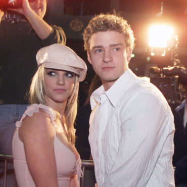 britney-spears-apologizes-for-offending-people-with-her-memoir-&-says-she-loves-justin-timberlake’s-new-songs