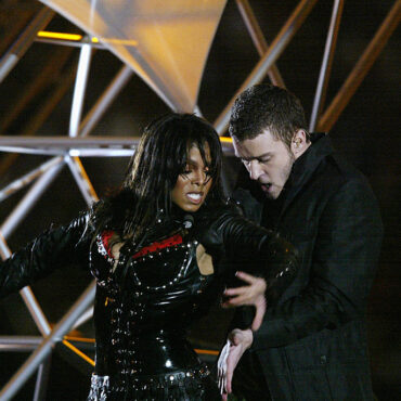 justin-timberlake-apologizes-“to-absolutely-fucking-nobody”-on-20th-anniversary-of-janet-jackson-super-bowl-controversy